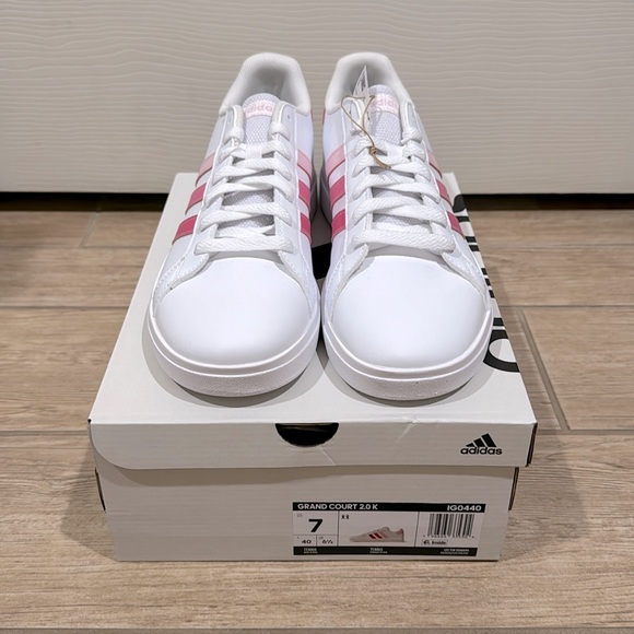 Adidas Kids Grand Court 2.0 Shoes (Size: 7) - Picture 2 of 4